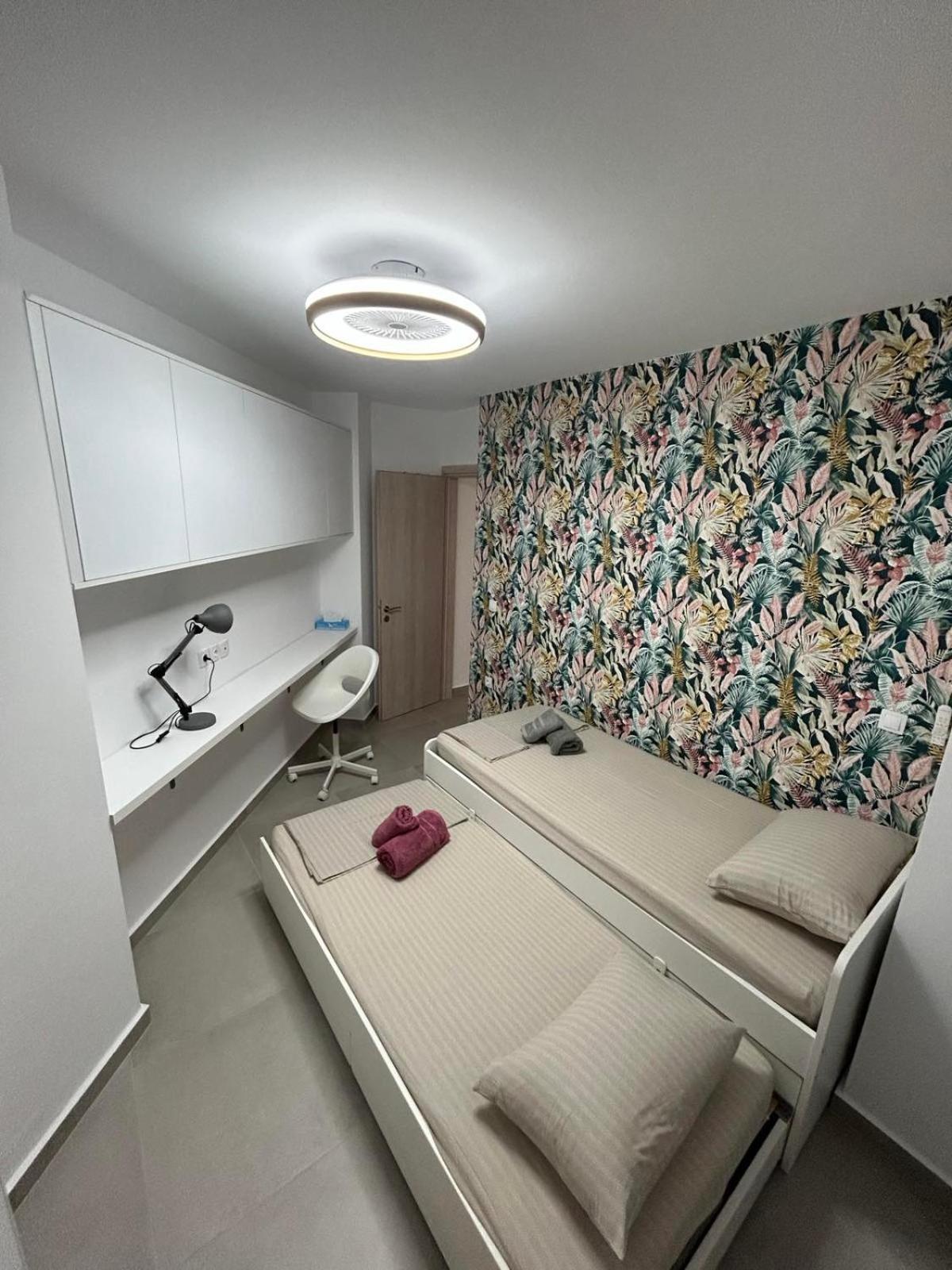 Floral Home 2 - 1St Floor Apt With Private Parking! Athene Buitenkant foto