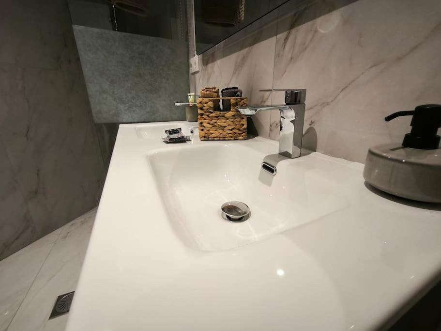 Floral Home 2 - 1St Floor Apt With Private Parking! Athene Buitenkant foto