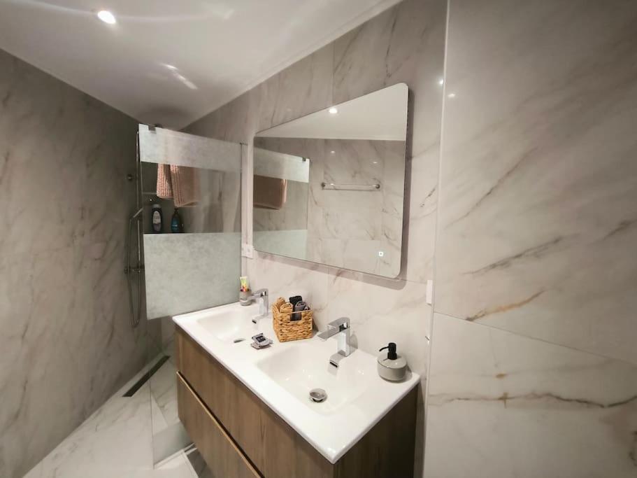 Floral Home 2 - 1St Floor Apt With Private Parking! Athene Buitenkant foto