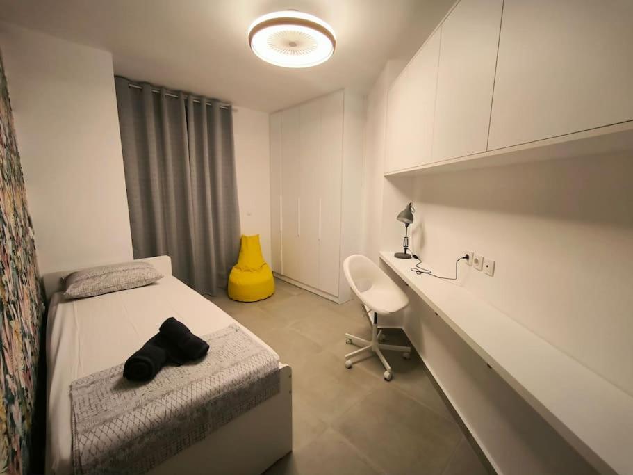 Floral Home 2 - 1St Floor Apt With Private Parking! Athene Buitenkant foto