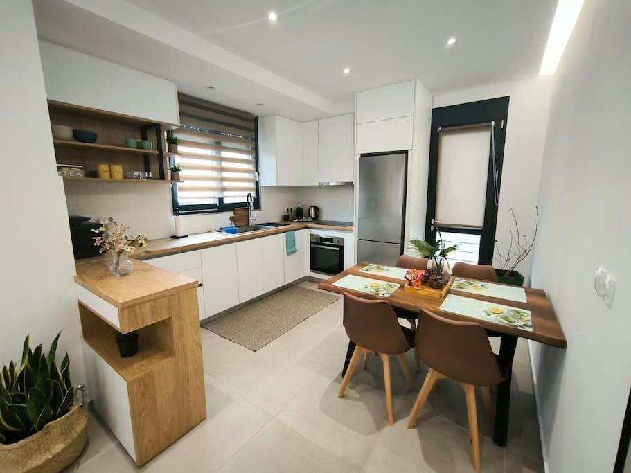 Floral Home 2 - 1St Floor Apt With Private Parking! Athene Buitenkant foto
